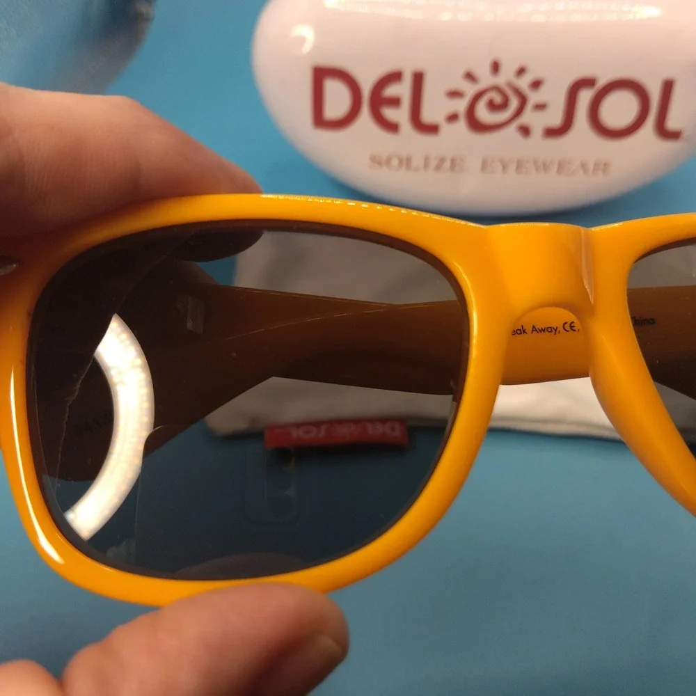 Del Sol Solize Break Away Color Changing Sunglasses Yellow Wayfarer 141392